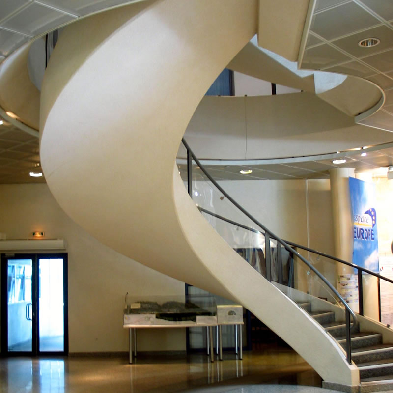 Escalier central du Conseil Départemental de la Drôme